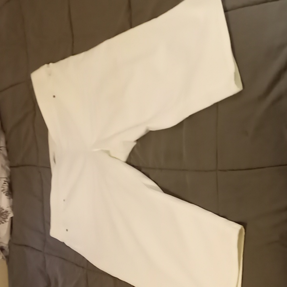 Kim Roger's Curvy White Capri Jeans